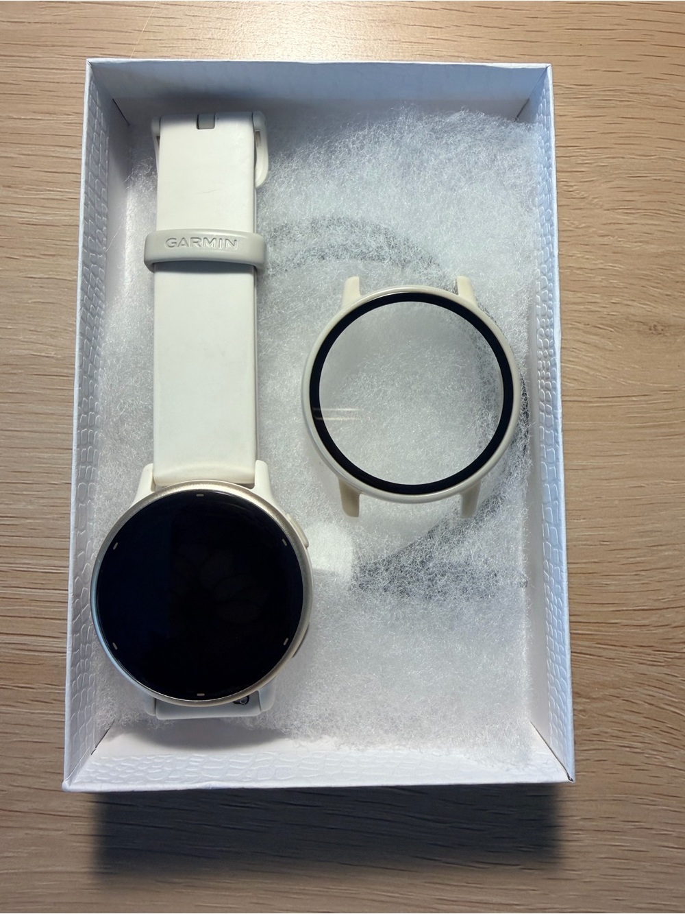 Garmin Vivoactive 5 Smartwatch with Charging Cable and Case